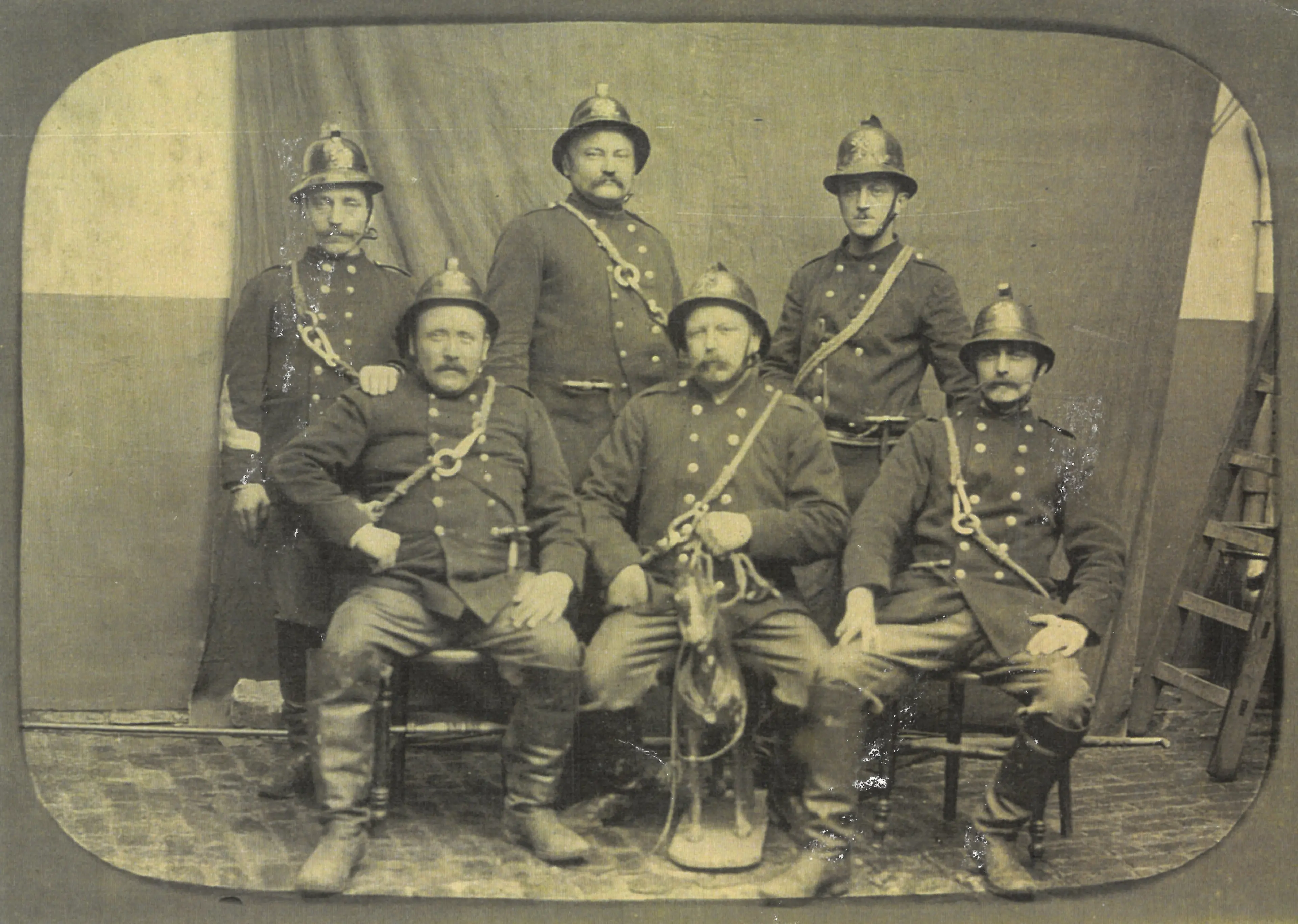 photo d'un groupe de pompiers prise entre 1914 et 1930